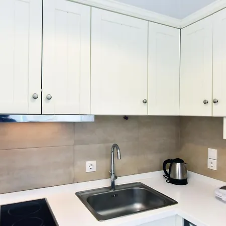 Thomas In Katapola Apartment