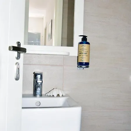 Thomas In Katapola Apartment *